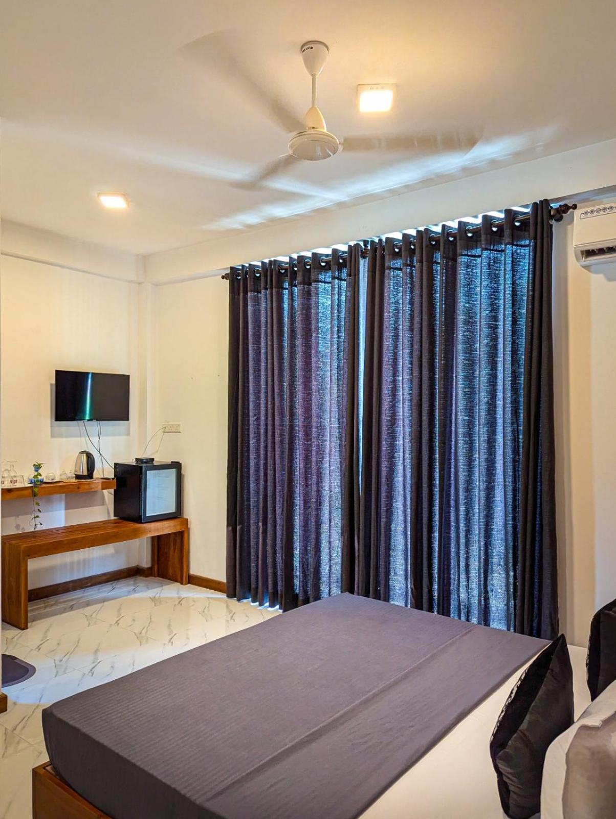Airport Hotel By Cmb Apartments Negombo Ngoại thất bức ảnh