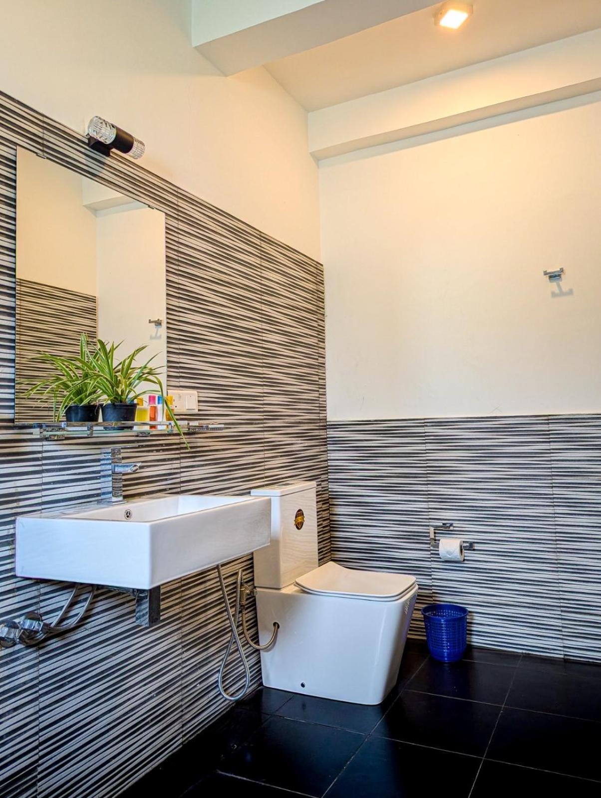 Airport Hotel By Cmb Apartments Negombo Ngoại thất bức ảnh