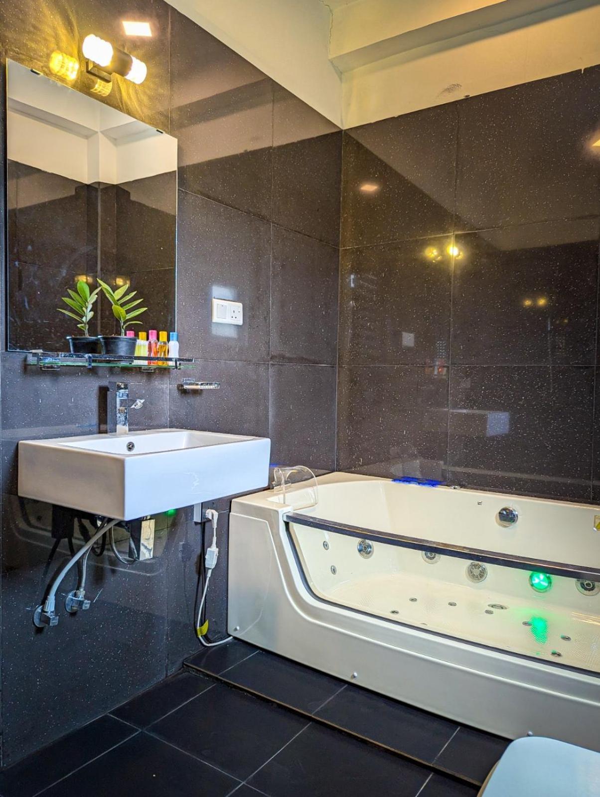 Airport Hotel By Cmb Apartments Negombo Ngoại thất bức ảnh